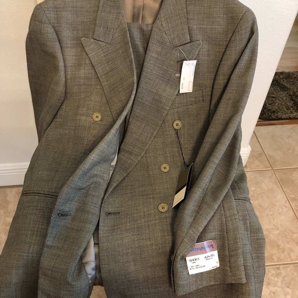 2 piece suit, with tags, brand new never worn